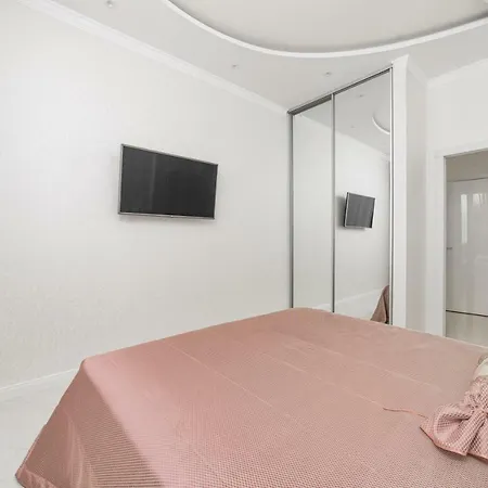 Апартаменти Vip Near To The Black Sea In